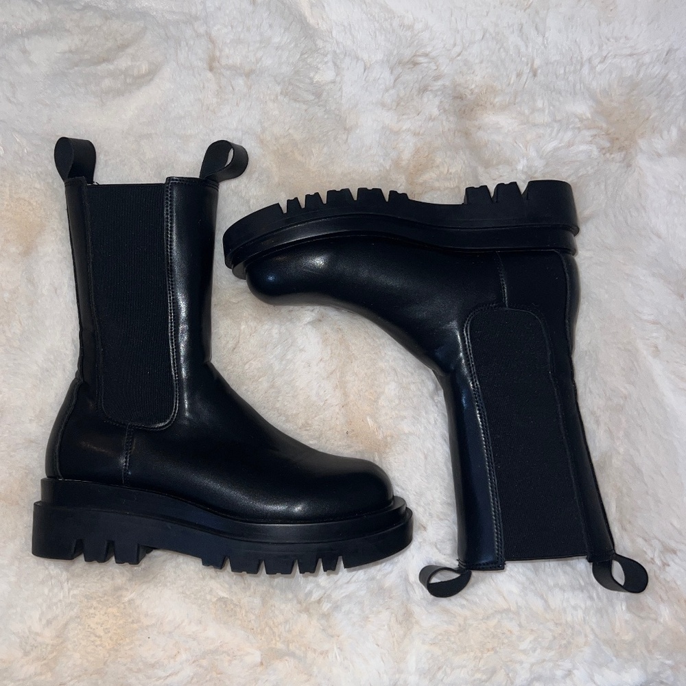 Goodnight Macaroon Brenda elastic chunky boot size 36